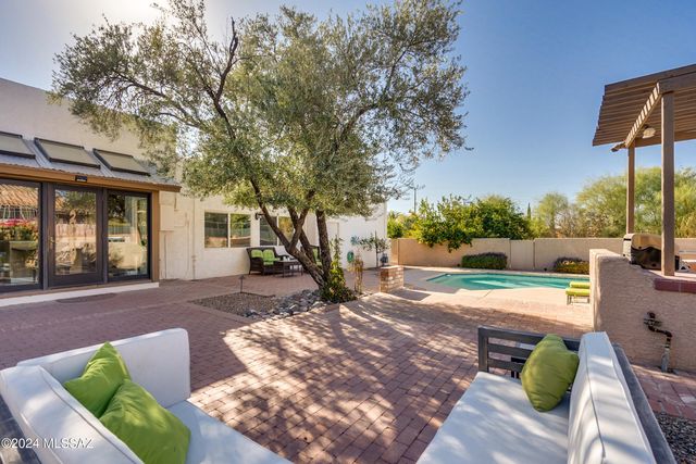 15 E Calle Corta, Tucson, AZ 85716