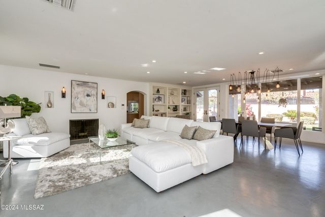 15 E Calle Corta, Tucson, AZ 85716