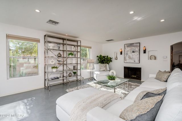 15 E Calle Corta, Tucson, AZ 85716