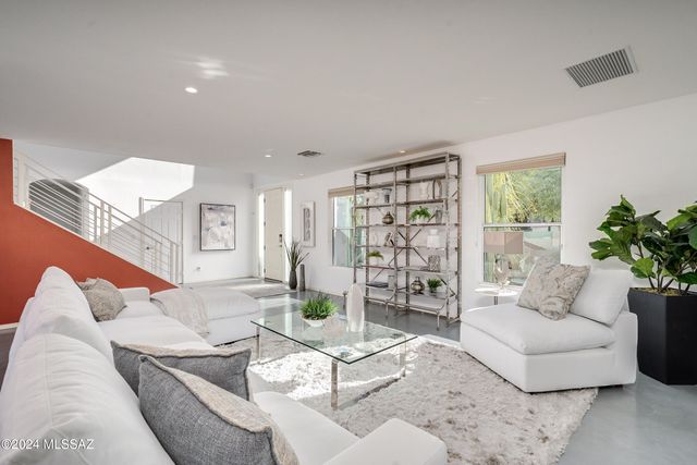 15 E Calle Corta, Tucson, AZ 85716