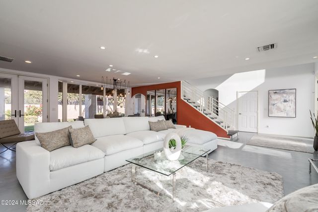 15 E Calle Corta, Tucson, AZ 85716