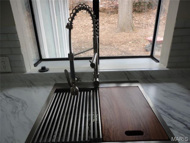 11615 Mehl Avenue, Florissant, MO 63033