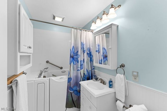 1960 Tudor Street, Cuyahoga Falls, OH 44221