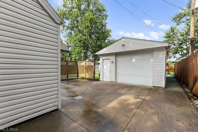 1960 Tudor Street, Cuyahoga Falls, OH 44221