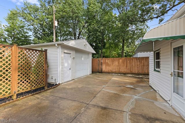 1960 Tudor Street, Cuyahoga Falls, OH 44221