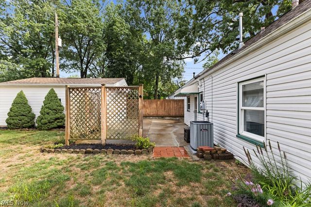 1960 Tudor Street, Cuyahoga Falls, OH 44221