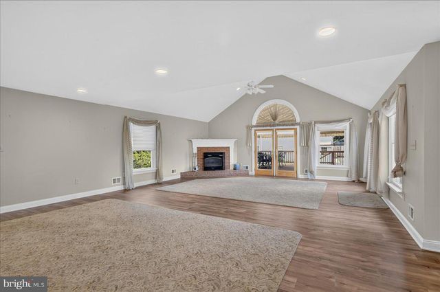1491 KUSER, Hamilton, NJ 08619