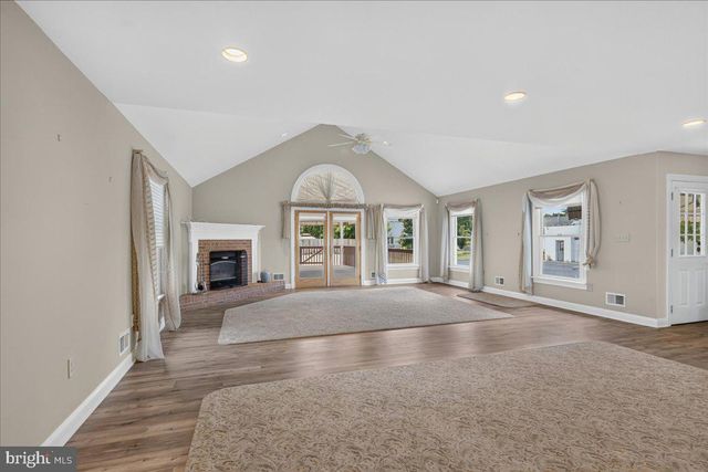 1491 KUSER, Hamilton, NJ 08619