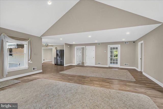 1491 KUSER, Hamilton, NJ 08619