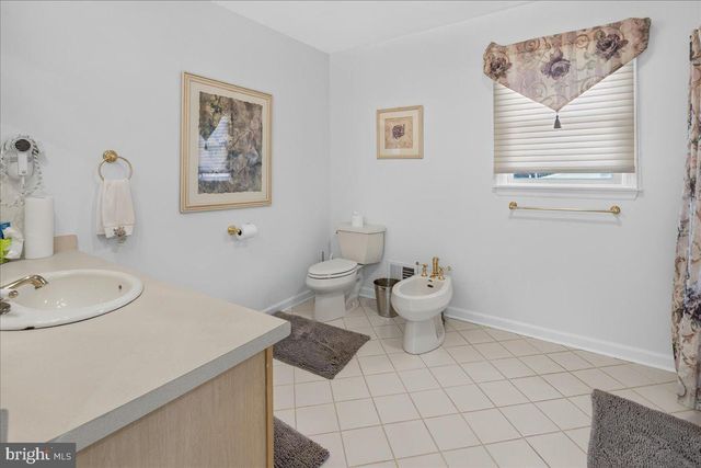 1491 KUSER, Hamilton, NJ 08619