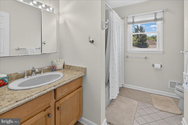 1491 KUSER, Hamilton, NJ 08619