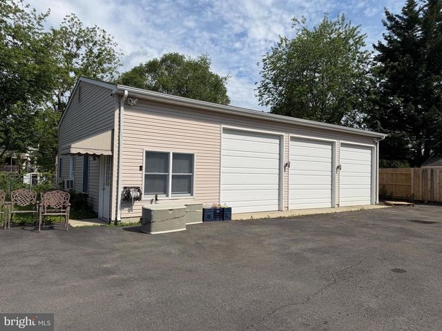 1491 KUSER, Hamilton Township, NJ 08619