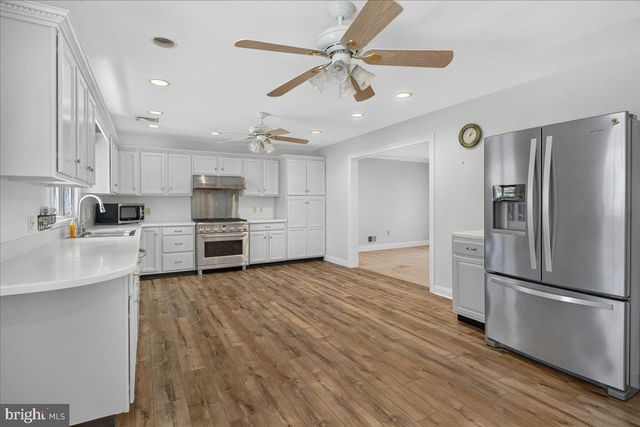 1491 KUSER, Hamilton, NJ 08619