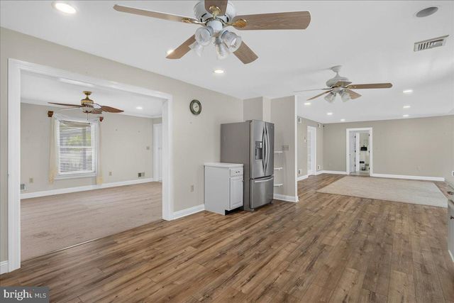 1491 KUSER, Hamilton, NJ 08619