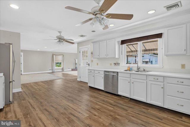 1491 KUSER, Hamilton, NJ 08619