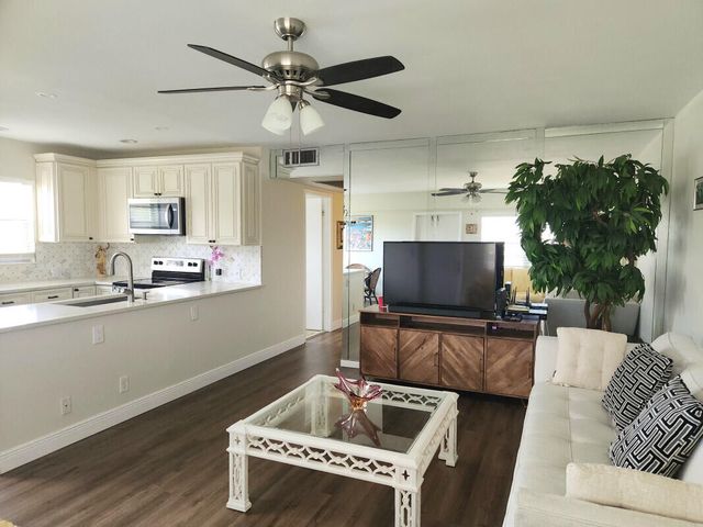 158 Preston Way, Boca Raton, FL 33434