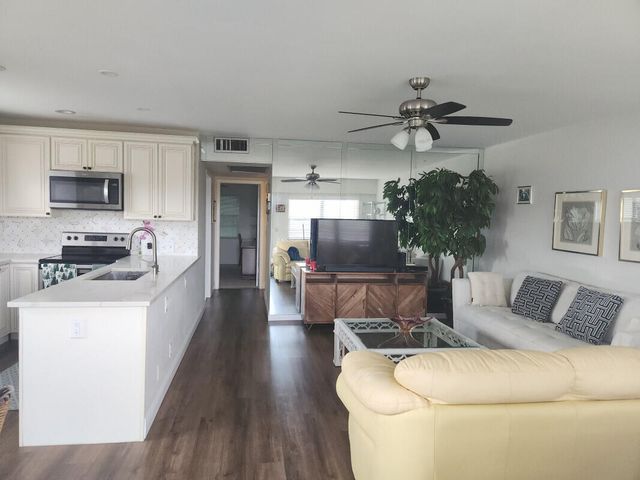 158 Preston Way, Boca Raton, FL 33434