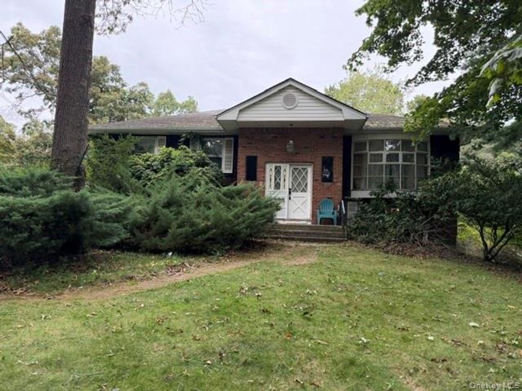 9 Glenwood Avenue, Miller Place, NY 11764 — photo 2