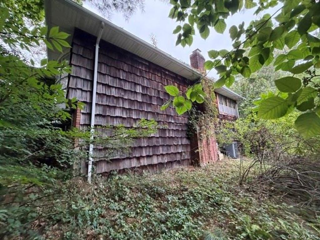 9 Glenwood Avenue, Miller Place, NY 11764 — photo 5