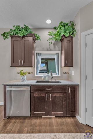 3228 SE Blazing Star DR, Topeka, KS 66609
