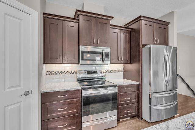 3228 SE Blazing Star DR, Topeka, KS 66609