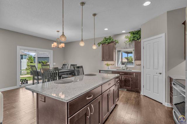 3228 SE Blazing Star DR, Topeka, KS 66609