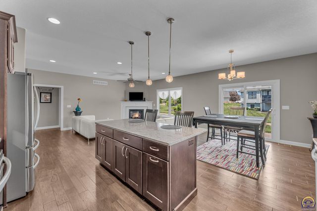 3228 SE Blazing Star DR, Topeka, KS 66609