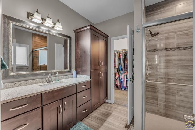 3228 SE Blazing Star DR, Topeka, KS 66609