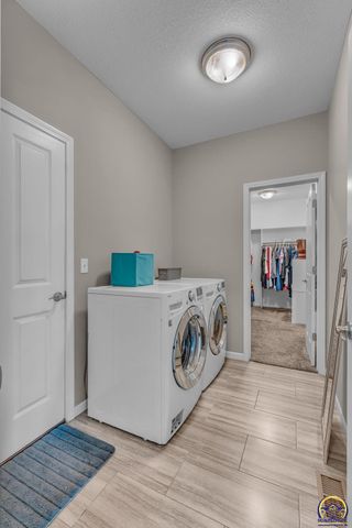 3228 SE Blazing Star DR, Topeka, KS 66609