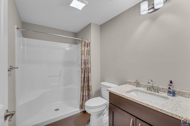 3228 SE Blazing Star DR, Topeka, KS 66609
