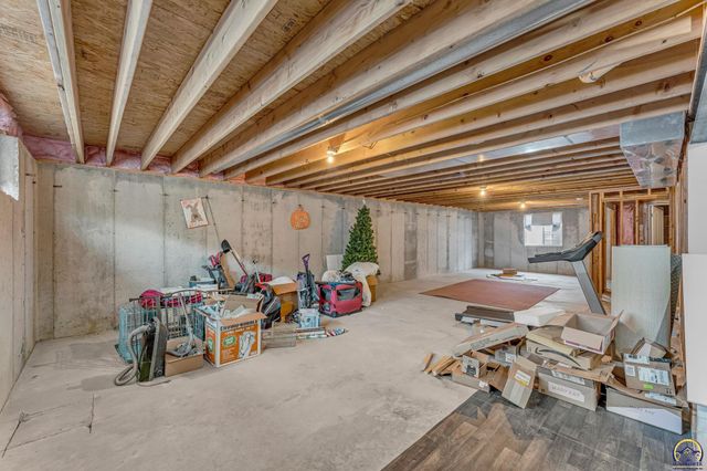 3228 SE Blazing Star DR, Topeka, KS 66609