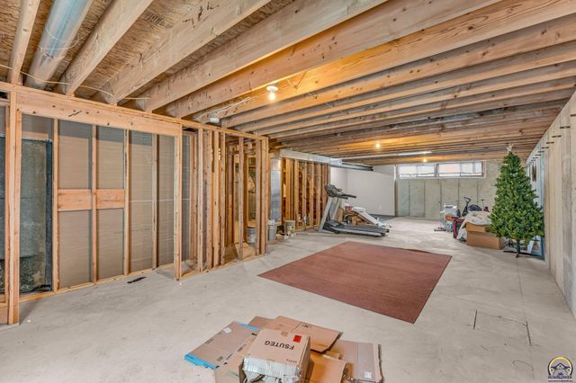3228 SE Blazing Star DR, Topeka, KS 66609