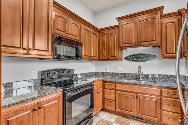 3228 SE Blazing Star DR, Topeka, KS 66609