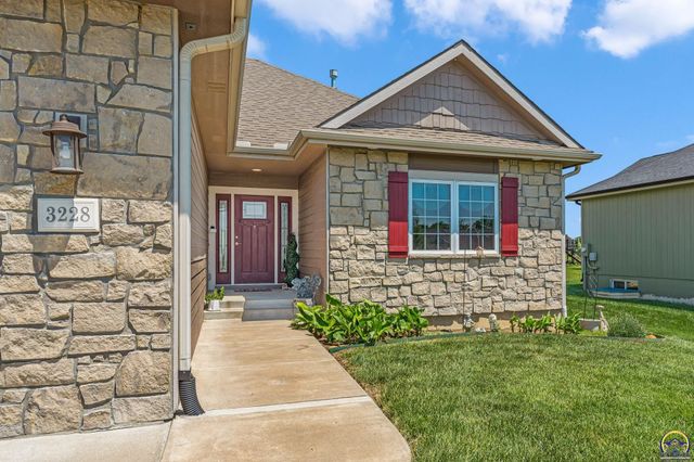 3228 SE Blazing Star DR, Topeka, KS 66609