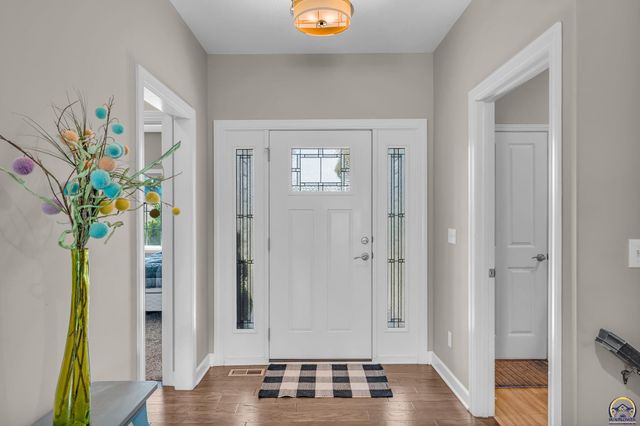 3228 SE Blazing Star DR, Topeka, KS 66609
