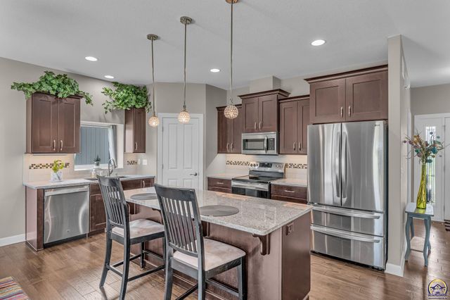 3228 SE Blazing Star DR, Topeka, KS 66609