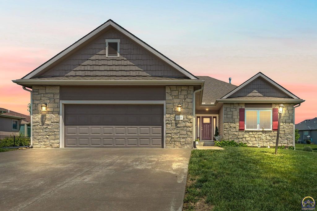 3228 SE Blazing Star DR, Topeka, KS 66609