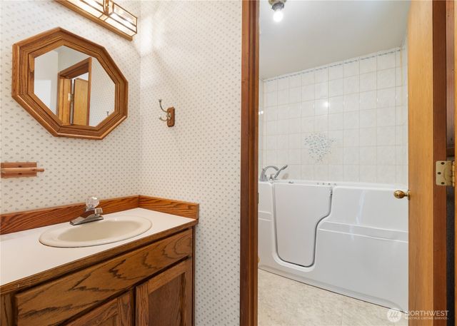 8677 Glenwood Road SW, Port Orchard, WA 98367