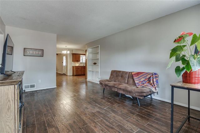 4832 Park Vista Drive, Del City, OK 73115