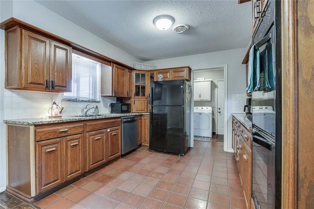 4832 Park Vista Drive, Del City, OK 73115