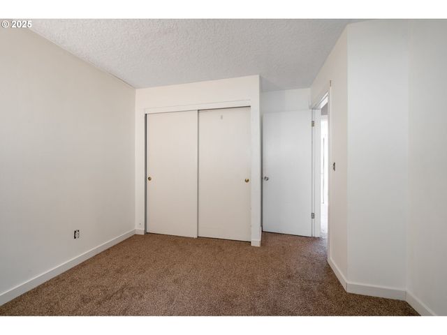 847 Sw BROADWAY Dr 32, Portland, OR 97201