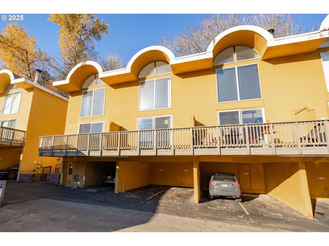 847 Sw BROADWAY Dr 32, Portland, OR 97201