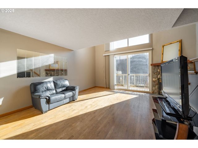 847 Sw BROADWAY Dr 32, Portland, OR 97201