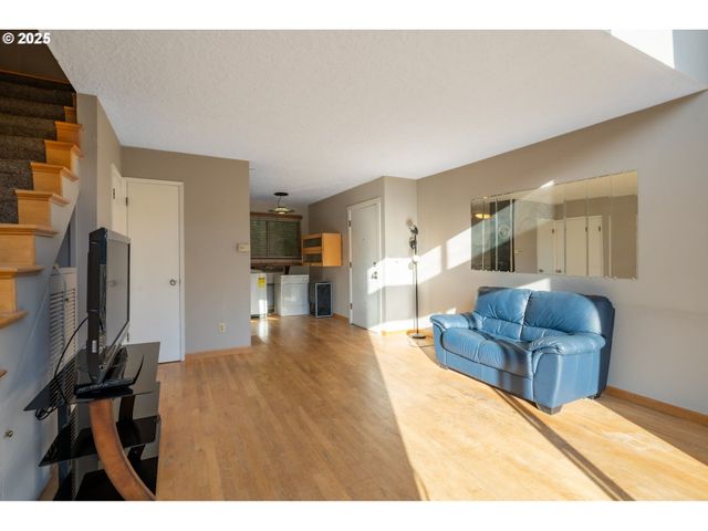 847 Sw BROADWAY Dr 32, Portland, OR 97201