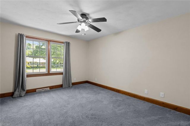 6141 Knotts Creek LN, Suffolk, VA 23435