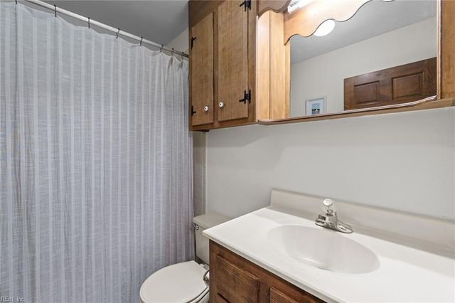 6141 Knotts Creek LN, Suffolk, VA 23435