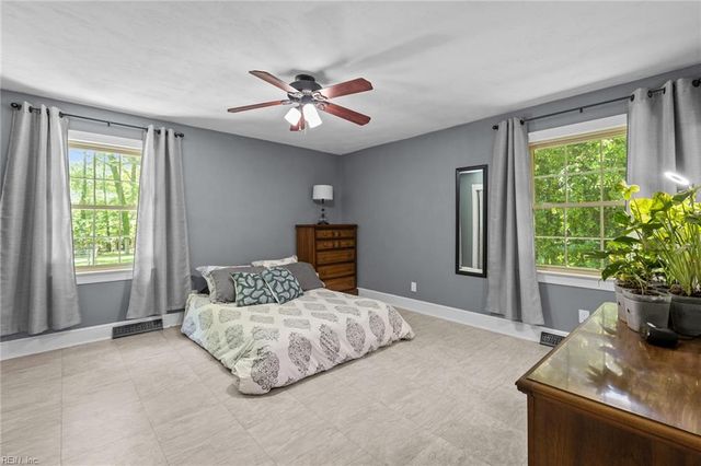 6141 Knotts Creek LN, Suffolk, VA 23435