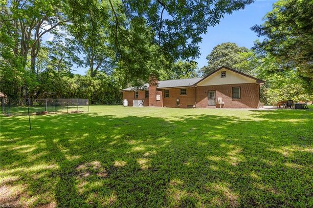 6141 Knotts Creek LN, Suffolk, VA 23435