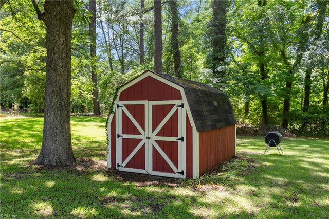 6141 Knotts Creek LN, Suffolk, VA 23435