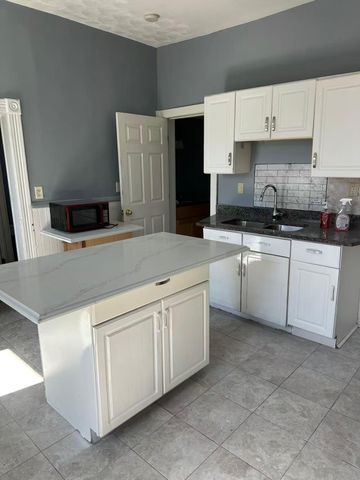 2425 10th Avenue S, Minneapolis, MN 55404